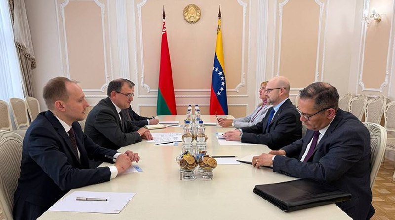 Venezuela y Belarús revisan su agenda de cooperación económica y comercial y afianzan alianza estratégica